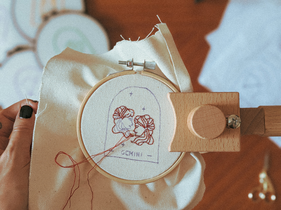 Broderie du signe astrologique Gémeaux